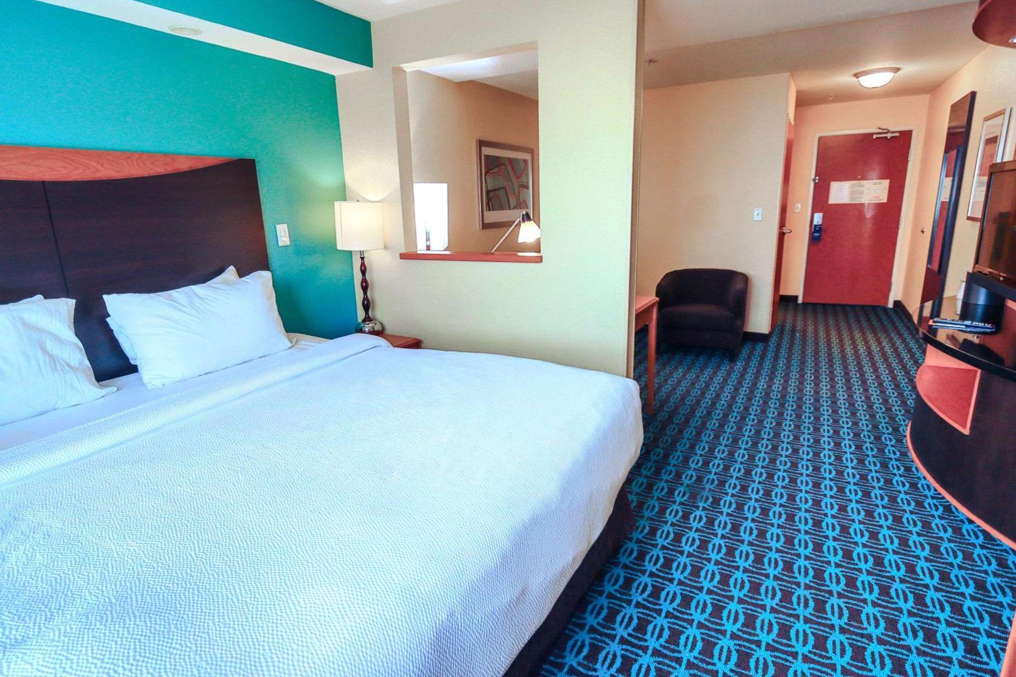 Comfort Inn & Suites Westfield Exterior photo