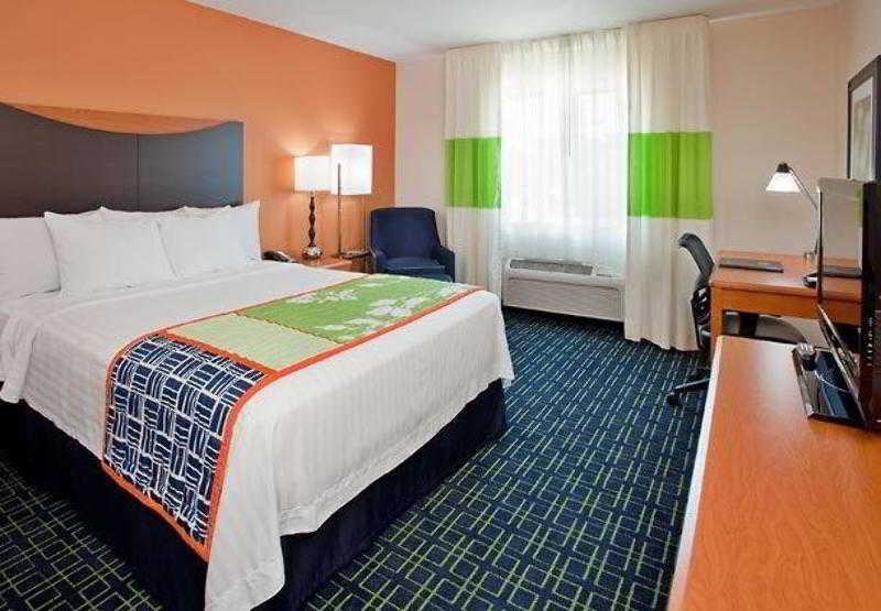 Comfort Inn & Suites Westfield Exterior photo